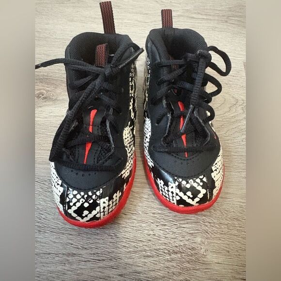 Nike toddler sneakers - Picture 2 of 8